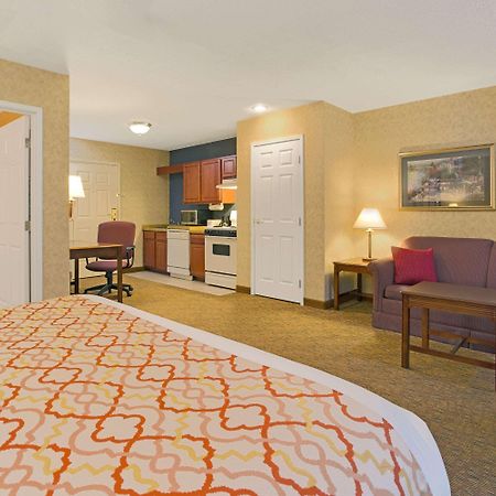 Hawthorn Suites By Wyndham Cincinnati/シャロンビル エクステリア 写真