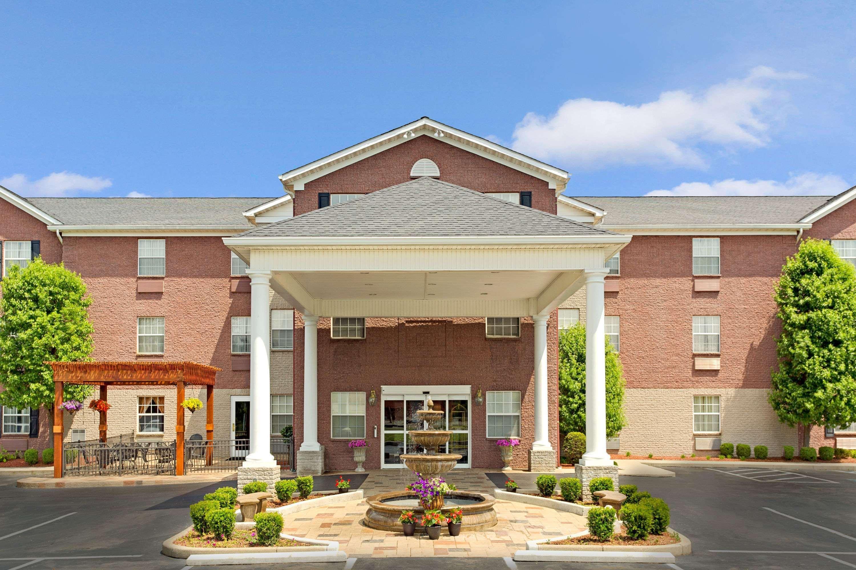 Hawthorn Suites By Wyndham Cincinnati/シャロンビル エクステリア 写真