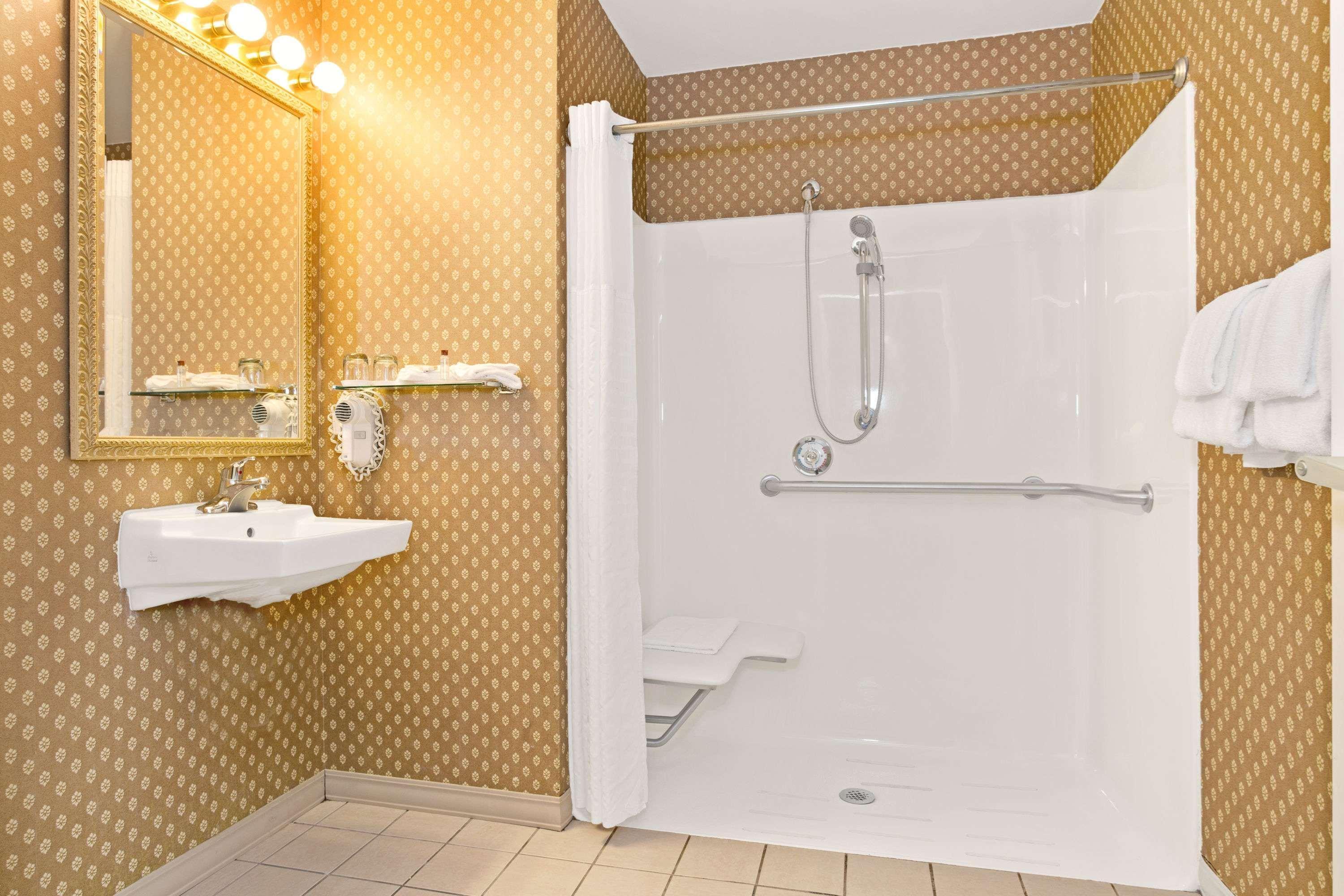 Hawthorn Suites By Wyndham Cincinnati/シャロンビル エクステリア 写真