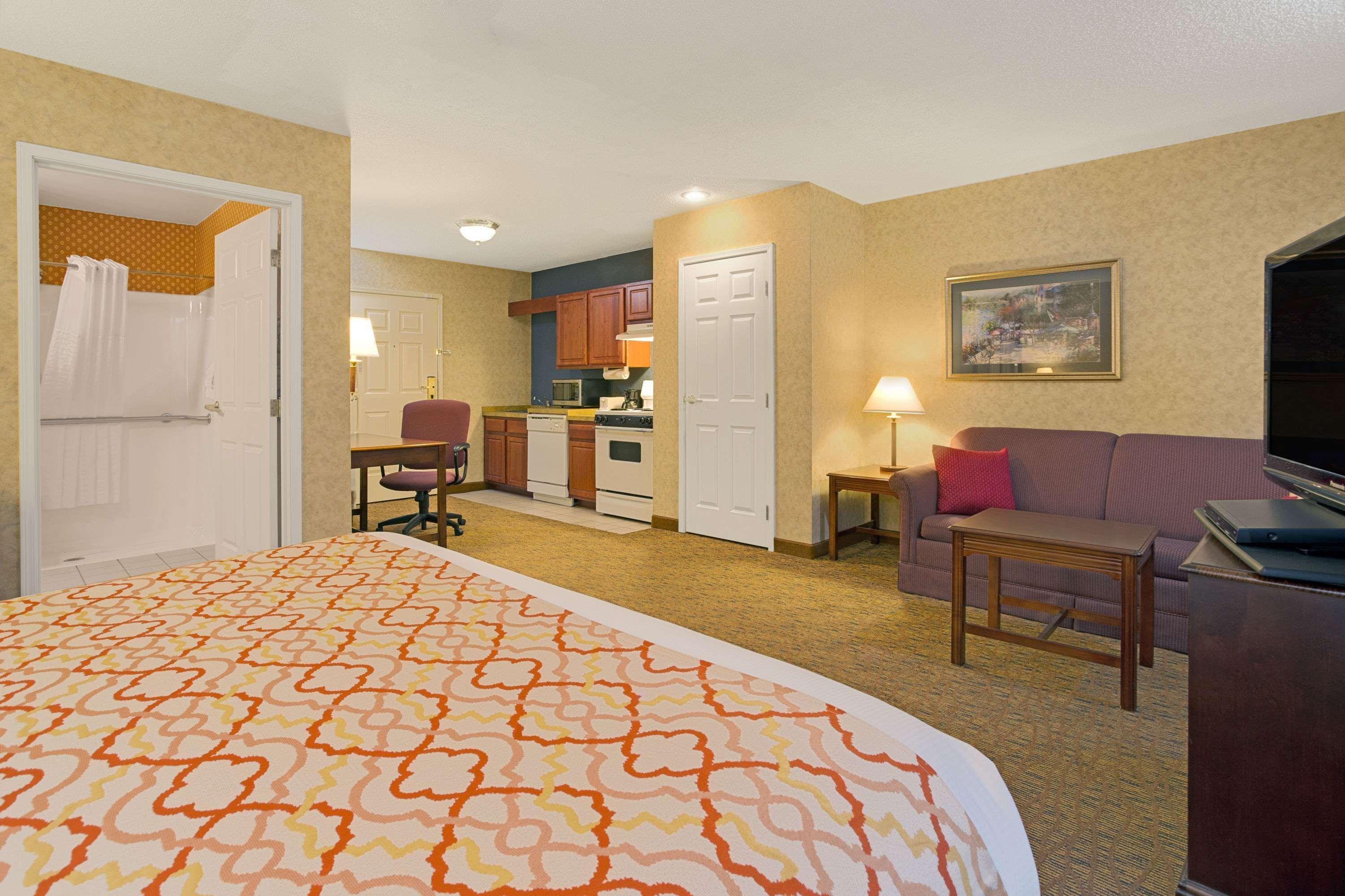 Hawthorn Suites By Wyndham Cincinnati/シャロンビル エクステリア 写真
