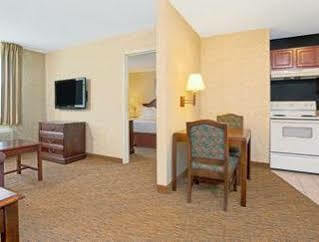 Hawthorn Suites By Wyndham Cincinnati/シャロンビル エクステリア 写真